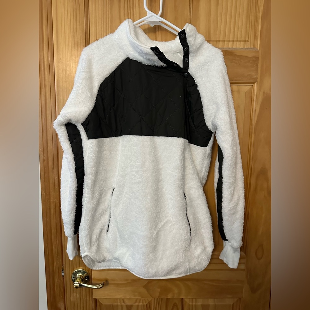 White and green Sherpa pull over